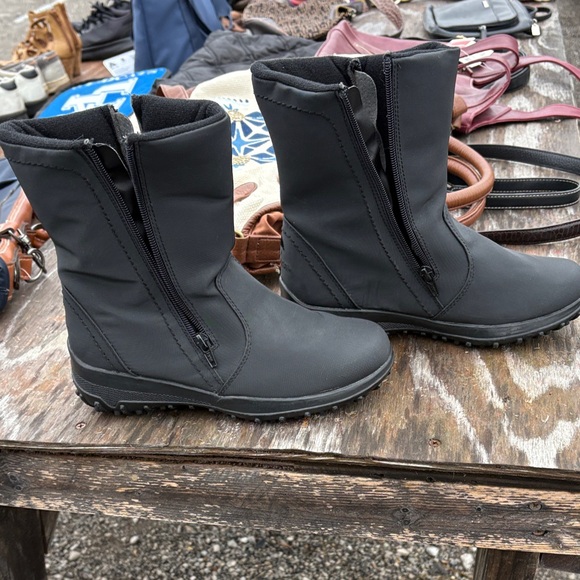 Totes Black Women's Winter Boots - Picture 3 of 5